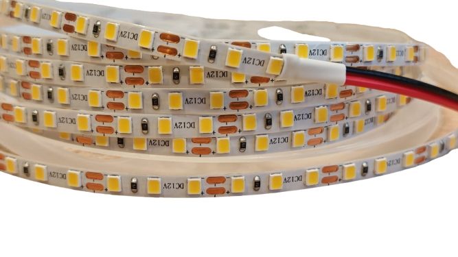 banda-led-5mm-120-led-lumina-calda-bandaculed Bandă LED 12V SMD2835 120LED/m 9W/m Alb Cald 3000K Non-Impermeabilă IP20 5mm Lățime - Rolă 5m pentru Interior - imagine 1